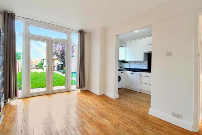 3 Bedroom Property To Rent In Crest Drive, London, Enfield, EN3