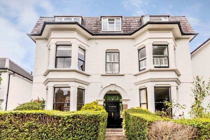 2 Bedroom Flat To Rent In Avenue Crescent, London, W3