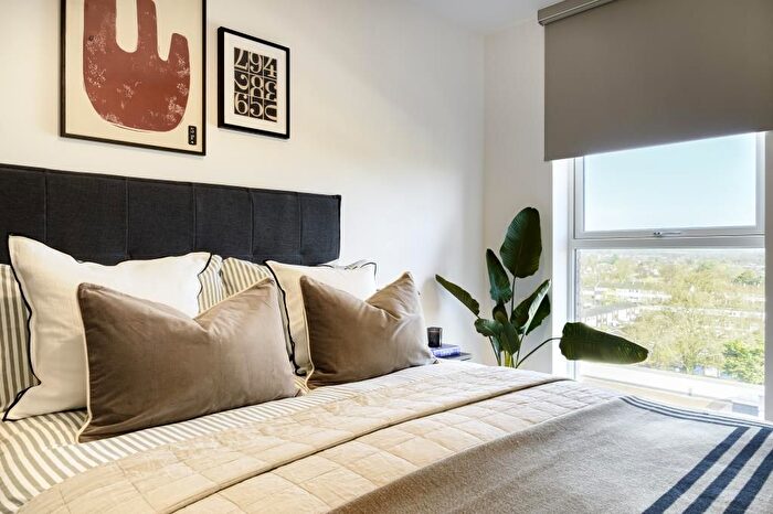 2 Bedroom Flat To Rent In Ermine Way, Maidenhead, SL6