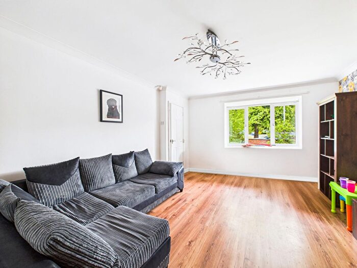 4 Bedroom Semi-Detached House To Rent In Astley Street, Tyldesley, M29