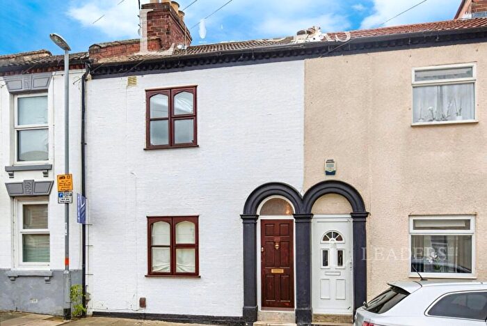 3 Bedroom Terraced House For Sale In Oakley Street, Northampton, Northamptonshire, NN1