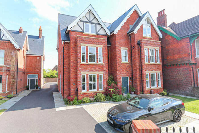 5 Bedroom House For Sale In Crescent Road, Alverstoke, Hampshire, PO12