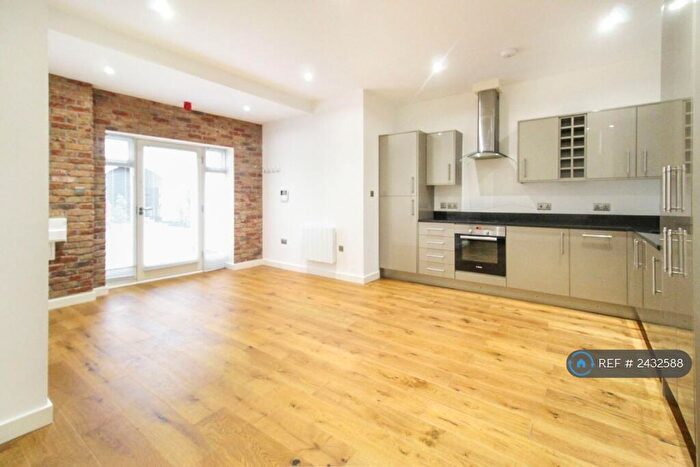 2 Bedroom Flat To Rent In Hounds Gate Court, Nottingham, NG1