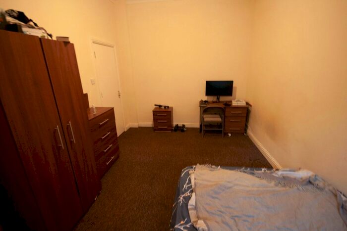 5 Bedroom Terraced House To Rent In Cardigan Road, Hyde Park, Leeds, LS6
