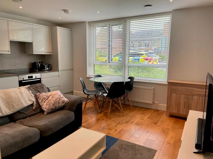 1 Bedroom Flat To Rent In Bishopric, Horsham, RH12