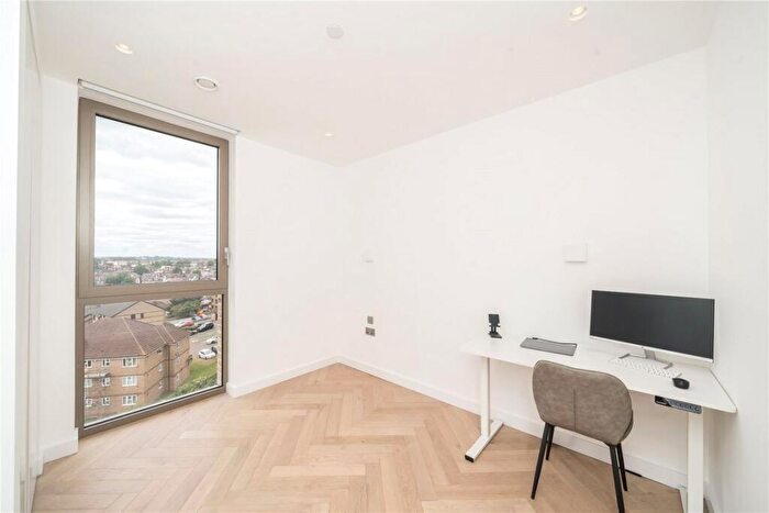 2 Bedroom Flat For Sale In Oberman Road, Willesden Green, NW10
