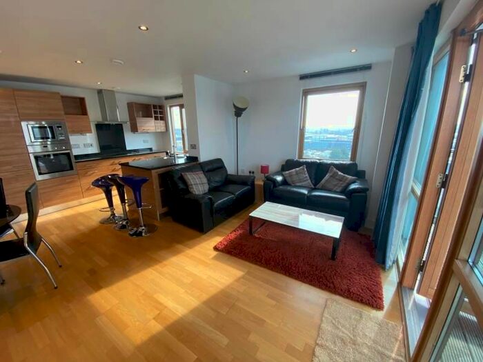 2 Bedroom Flat To Rent In Mcclintock House, The Boulevard, LS10