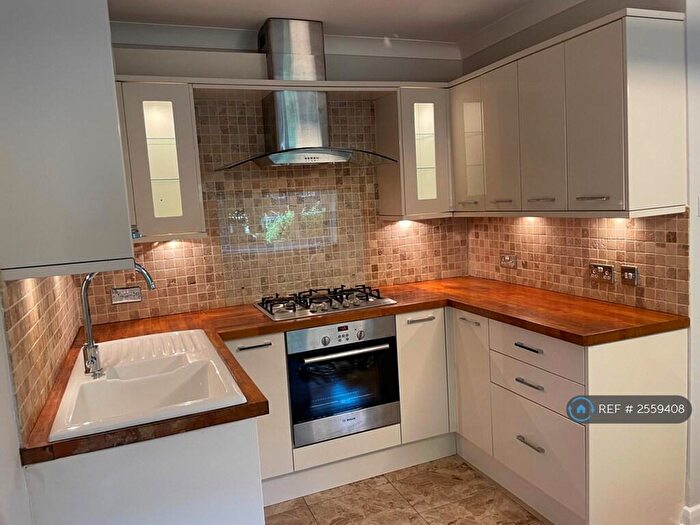 3 Bedroom Maisonette To Rent In Columba House, London, SE14