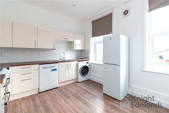 2 Bedroom Flat To Rent In Bank Street, Maidstone, ME14