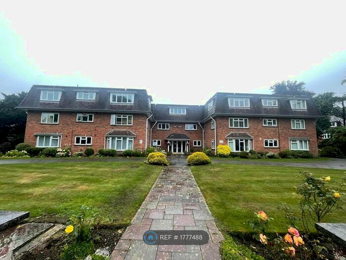 2 Bedroom Flat To Rent In Nairn Court, Bournemouth, BH3