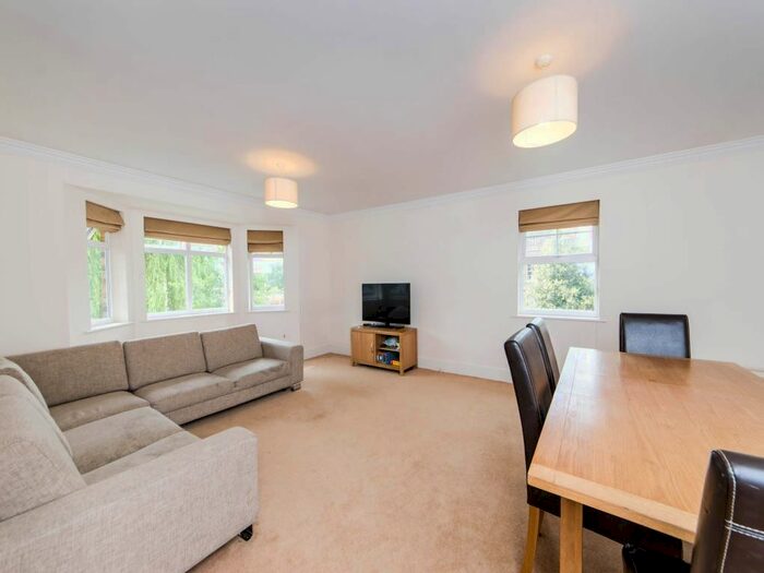 2 Bedroom Flat To Rent In Kings Road, Richmond, TW10