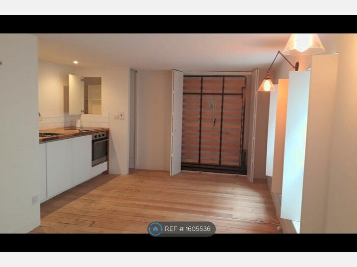 Studio To Rent In Caledonian Road, London, N1