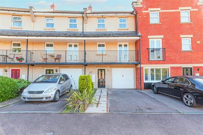 4 Bedroom Town House To Rent In Aphelion Way, Shinfield, Reading, RG2