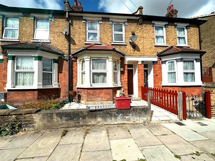 4 Bedroom Terraced House To Rent In Standard Road, Hounslow, TW4