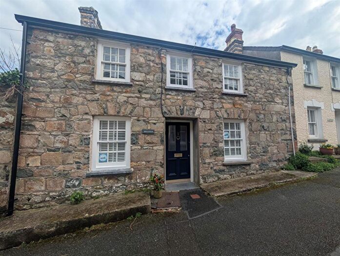 3 Bedroom End Of Terrace House To Rent In Millfield, Castle Street, Newport, SA42