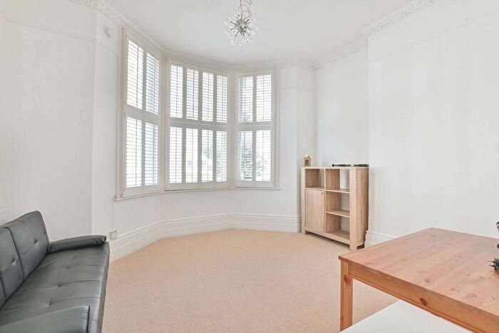 2 Bedroom Flat To Rent In Bolingbroke Road, Olympia, London, W14
