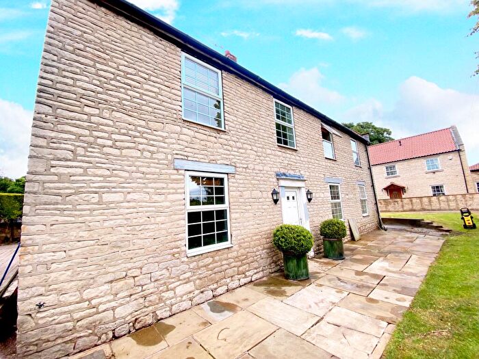 2 Bedroom House To Rent In Bubup Hill, Loversall, Doncaster, DN11