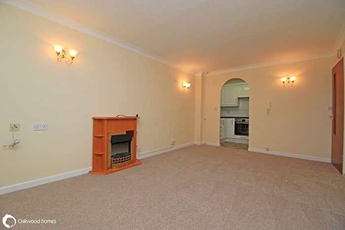 1 Bedroom Flat For Sale In Hunting Gate, Birchington, CT7