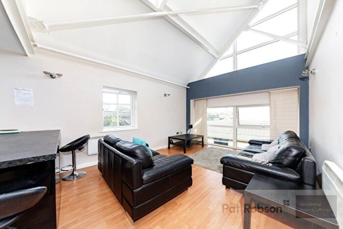3 Bedroom Flat To Rent In Curzon Place, Gateshead, Tyne And Wear, NE8