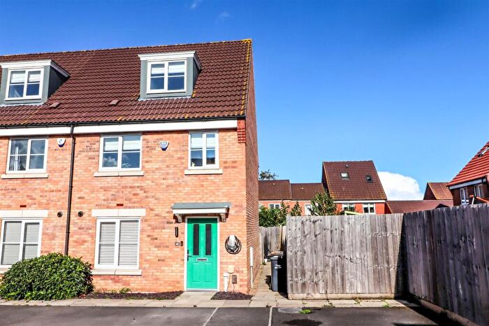 3 Bedroom End Of Terrace House For Sale In Albatross Way, Louth, LN11