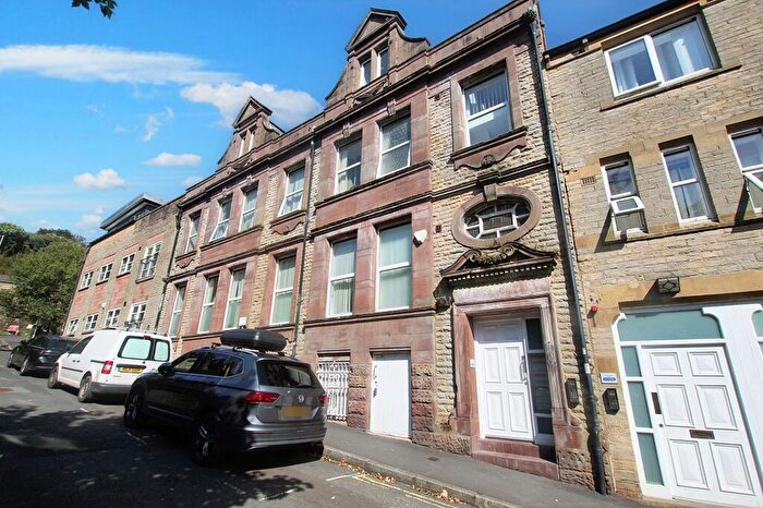 2 Bedroom Apartment For Sale In Rise Lane, Todmorden, OL14