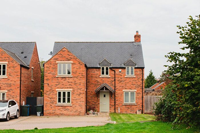 4 Bedroom Detached House For Sale In Noral Close, Banbury, OX16