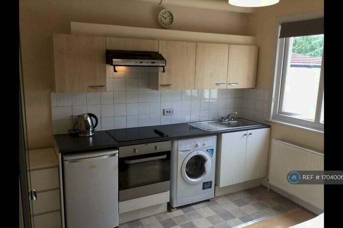Studio To Rent In Newlyn Road, London, N17