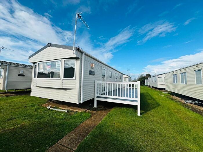 3 Bedroom Park Home For Sale In Beach Road, St. Osyth, Clacton-On-Sea, CO16
