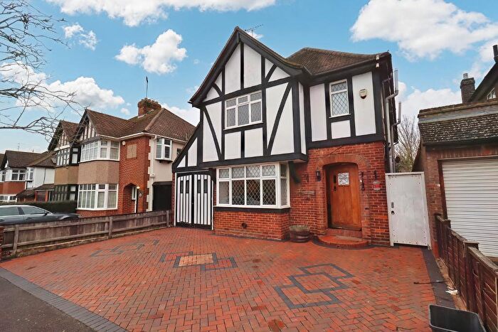 4 Bedroom Detached House For Sale In Marston Gardens, Old Bedford Road Area, Luton, Bedfordshire, LU2