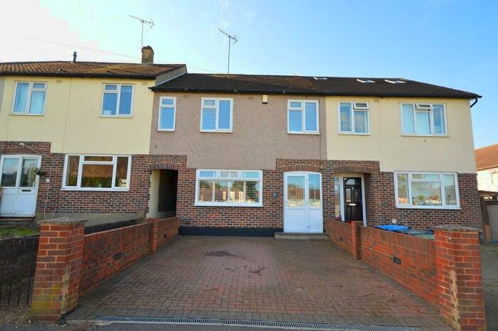 4 Bedroom Terraced House To Rent In Mount Road, Chessington, Surrey., KT9