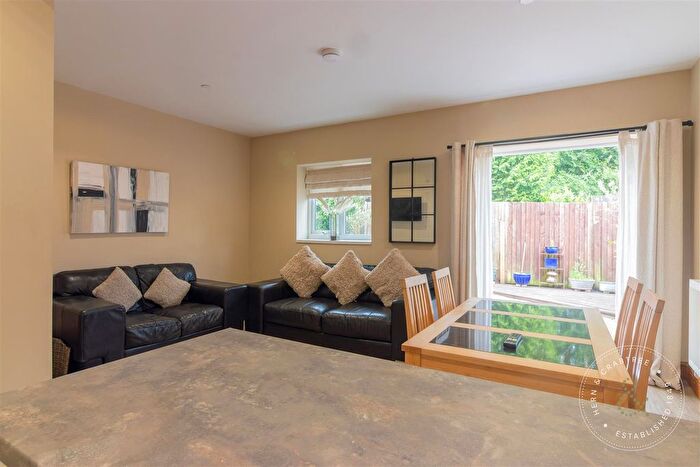 2 Bedroom Flat To Rent In Merthyr Road, Whitchurch, Cardiff, CF14