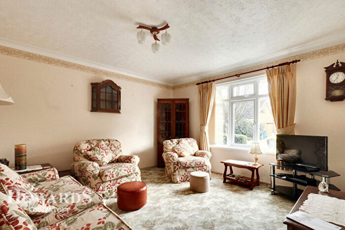3 Bedroom Detached Bungalow For Sale In Oatlands Close, Lowestoft, NR33