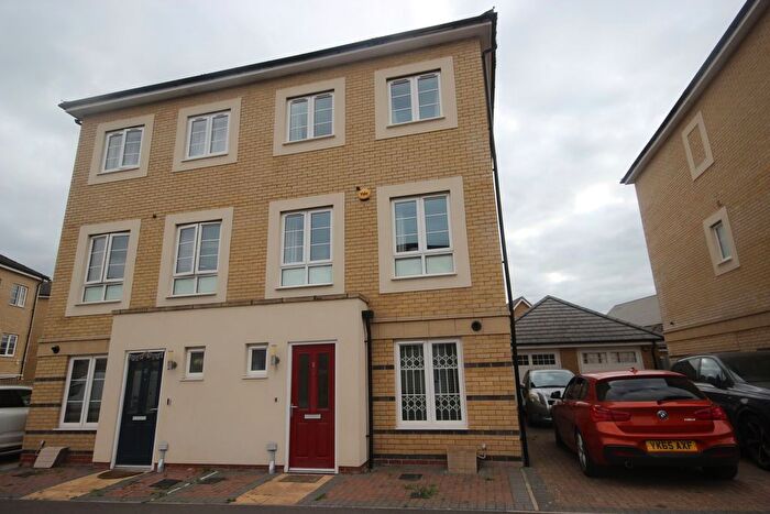 4 Bedroom Town House To Rent In Kings Reach, Slough, SL3