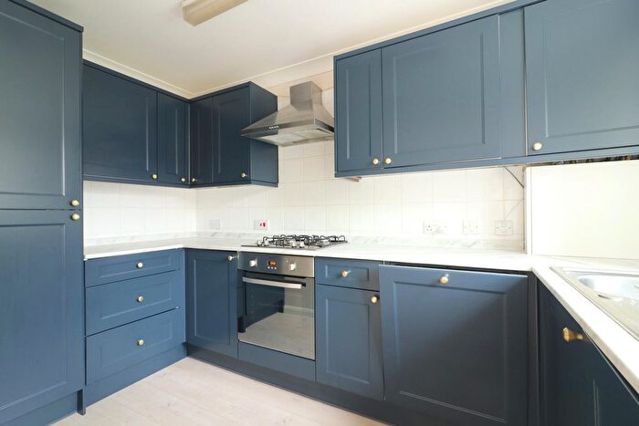 2 Bedroom Flat To Rent In Oliver Avenue, London, SE25