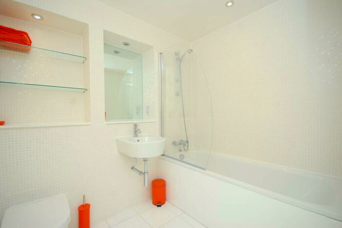 1 Bedroom Flat To Rent In Wharfside Point South, Poplar, London, E14