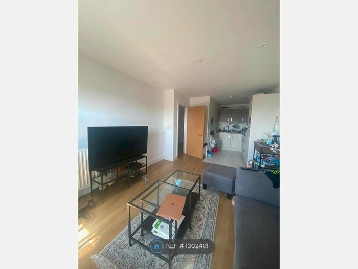 1 Bedroom Flat To Rent In Centenary Plaza, Southampton SO19