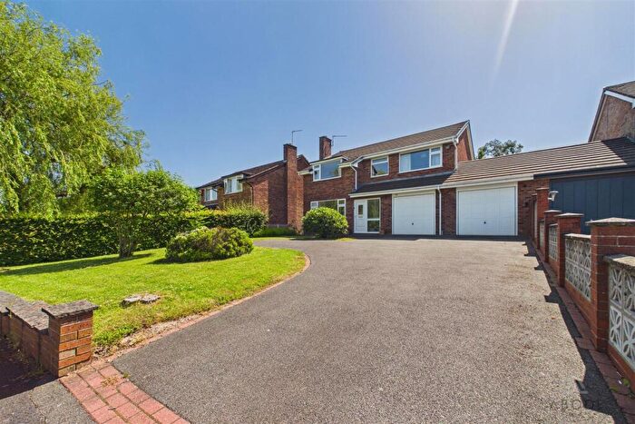4 Bedroom Link Detached House For Sale In Shirley Drive, Alton, Stoke-On-Trent, ST10