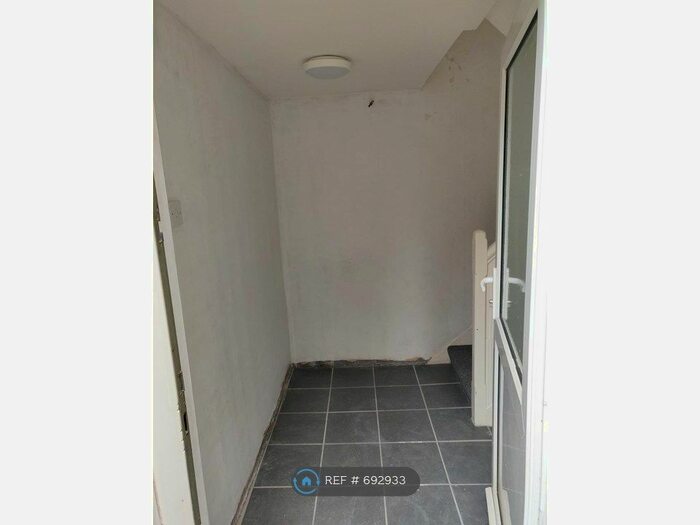 1 Bedroom Flat To Rent In Stlukes Road, Whyteleafe CR3