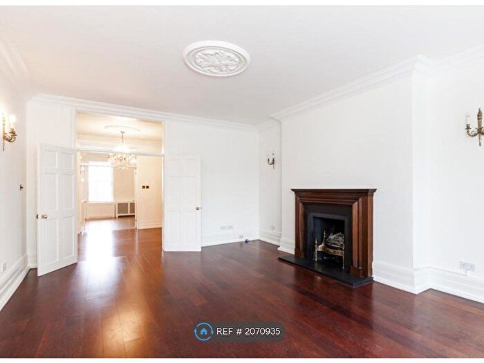 3 Bedroom Flat To Rent In St. John's Wood Court, London, NW8