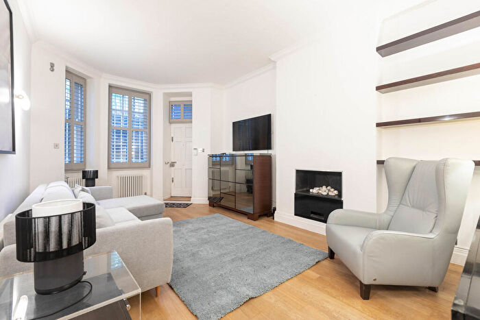 2 Bedroom Apartment To Rent In Drayton Gardens, Chelsea, SW10