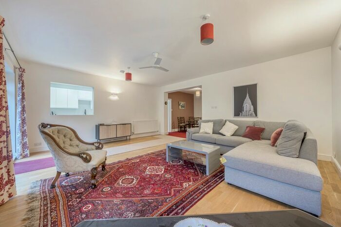 3 Bedroom Bungalow To Rent In Whyteleafe Hill, Whyteleafe, CR3