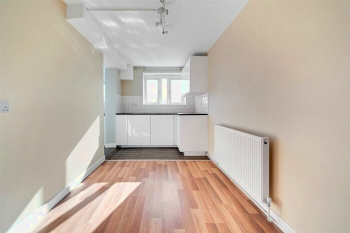 2 Bedroom Flat To Rent In Lordship Lane, London, N22
