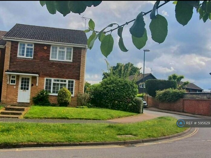 3 Bedroom Detached House To Rent In Brook Road, Sussex, RH12