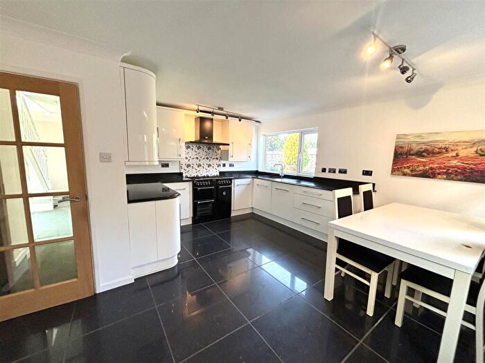 4 Bedroom House To Rent In Sumar Close, Fareham, PO14