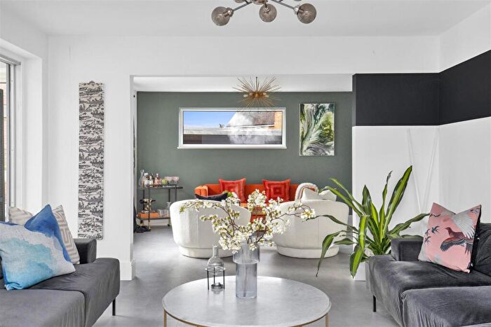 6 Bedroom Detached House For Sale In Winterpit Lane, Mannings Heath, Horsham, RH13