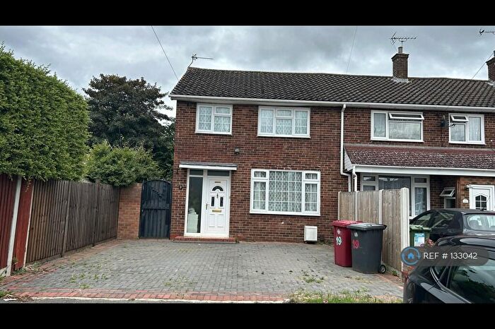 4 Bedroom End Of Terrace House To Rent In Rossiter Close, Slough, SL3