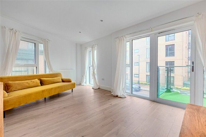 2 Bedroom Flat To Rent In Dragmore Street, Thornton, SW4