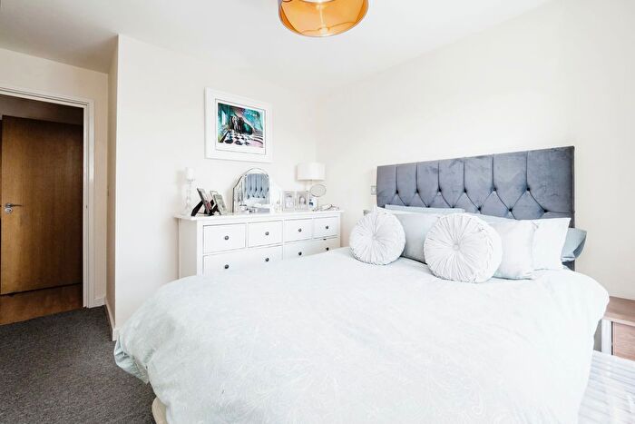 1 Bedroom Flat To Rent In Queen Mary Avenue, South Woodford, E18