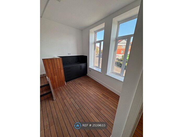Studio To Rent In West Kirby, Wirral, CH48
