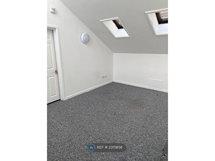 2 Bedroom Flat To Rent In West Hill Road, Bournemouth, BH2